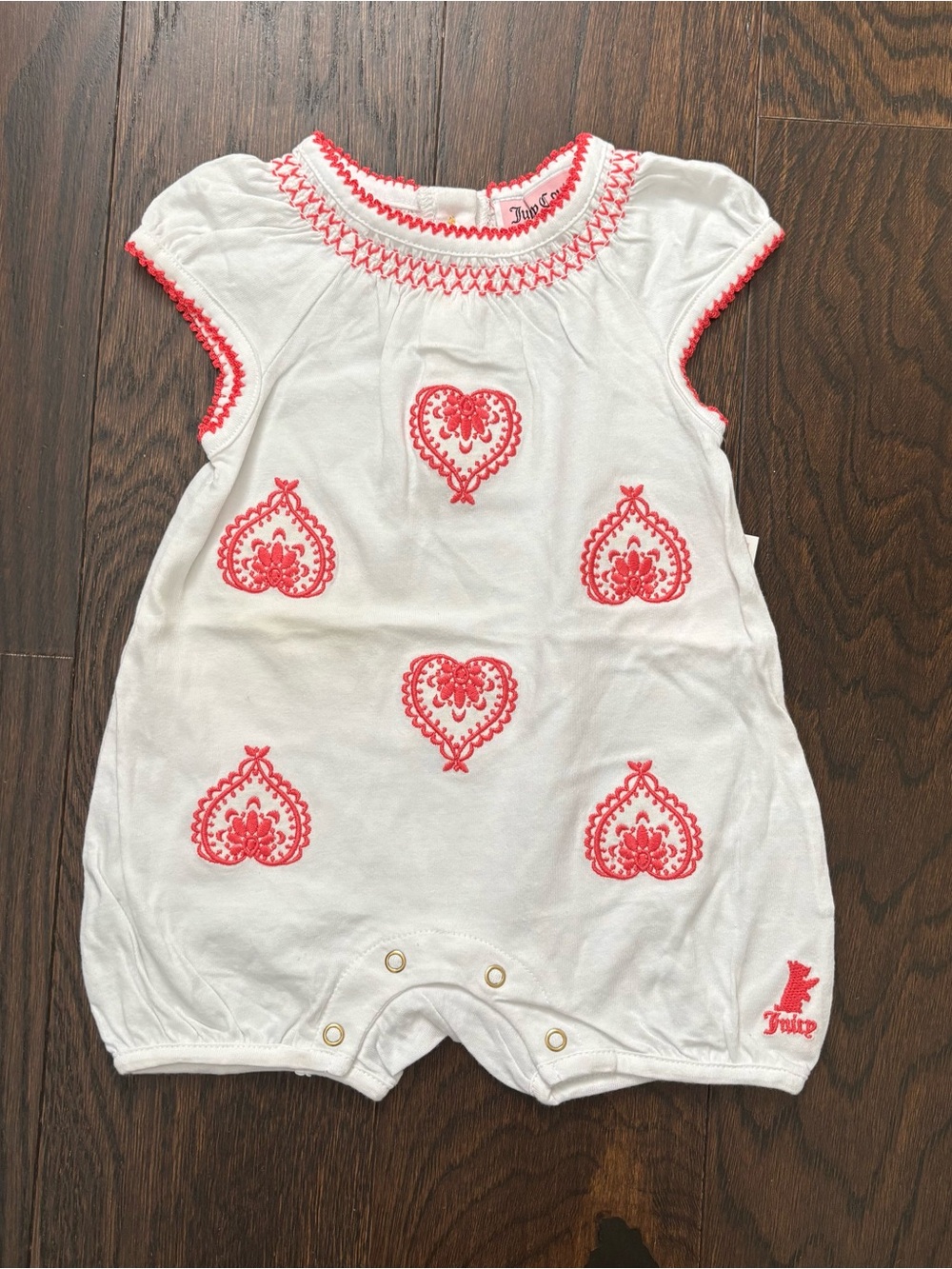 Juicy Couture beautiful embroidered Baby girl romper onesie NWT 0-3 months